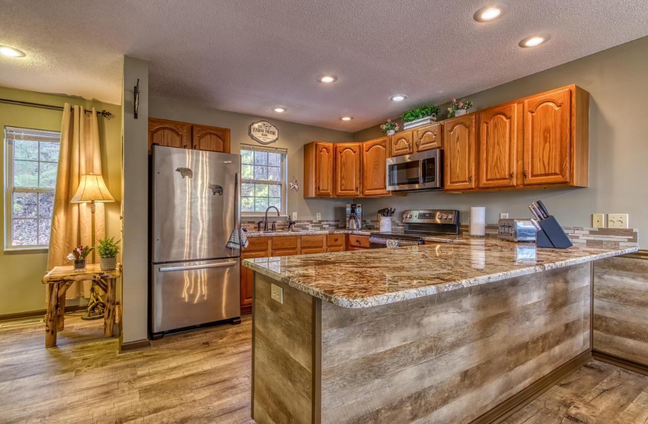 3 Decks, Mtn Views! Tree Tops By Honeybearcabins - Luxury Rain Showers, 3 King Suites, Xl Hottub, Fireplace, Bear Sightings Gatlinburg Exterior foto