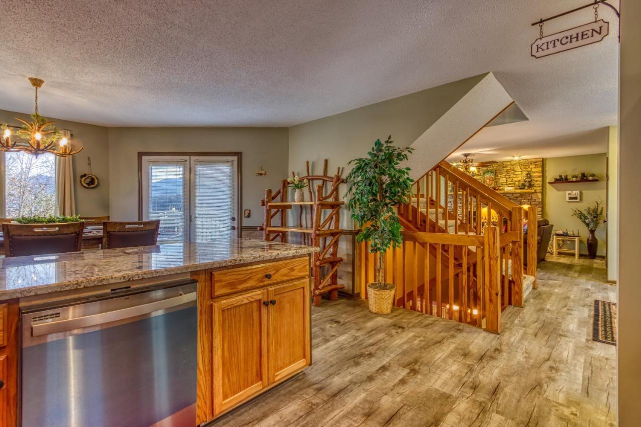 3 Decks, Mtn Views! Tree Tops By Honeybearcabins - Luxury Rain Showers, 3 King Suites, Xl Hottub, Fireplace, Bear Sightings Gatlinburg Exterior foto