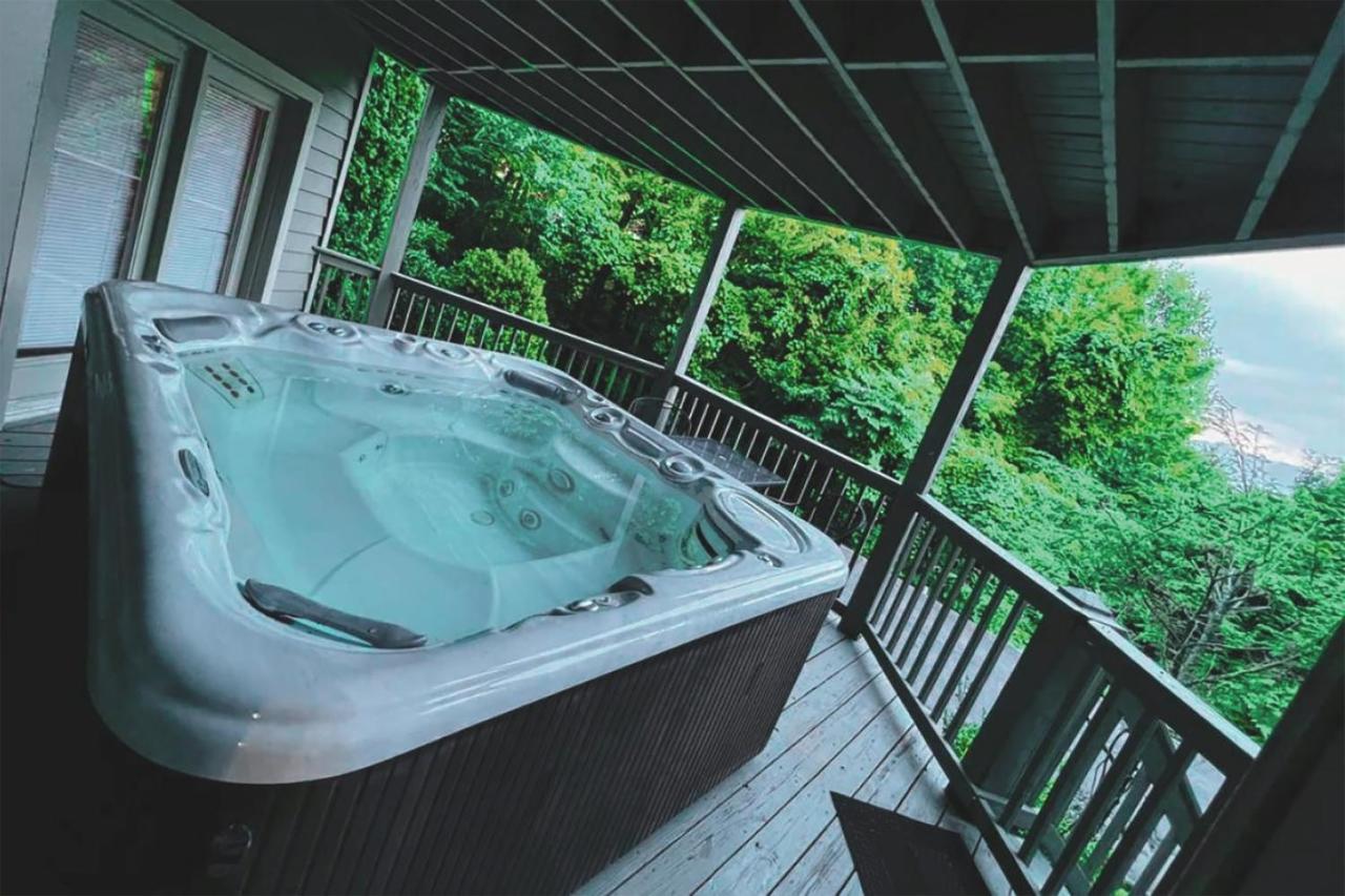 3 Decks, Mtn Views! Tree Tops By Honeybearcabins - Luxury Rain Showers, 3 King Suites, Xl Hottub, Fireplace, Bear Sightings Gatlinburg Exterior foto